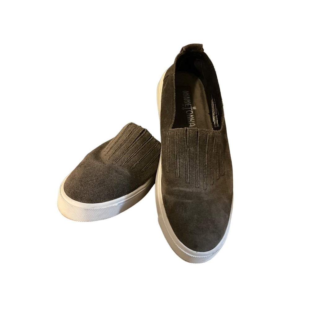 Women's Minnetonka Gray Suede Loafers Size 6‎